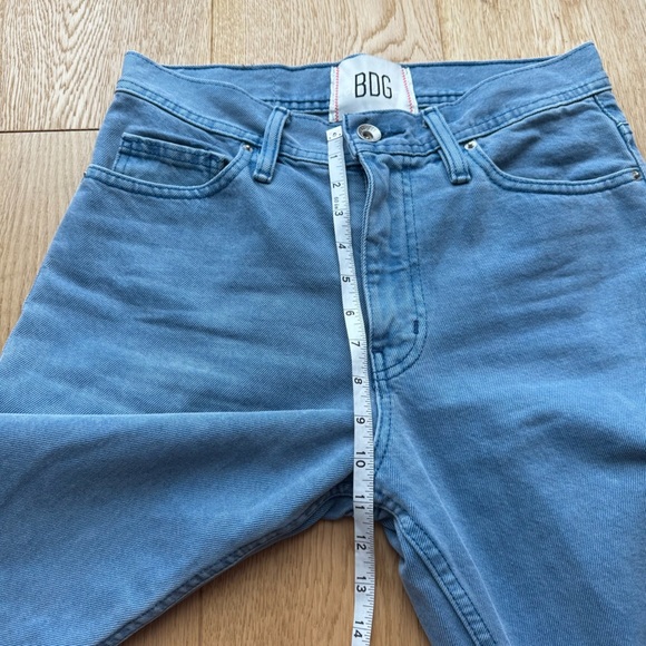 BDG URBAN OUTFITTERS LIGHT BLUE CURVED FIT JEANS - 28 - Picture 10 of 16